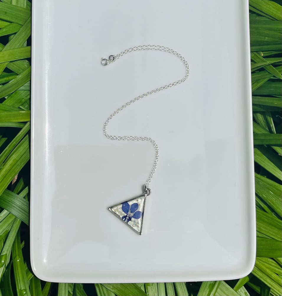 Image of LAPIS FLORAL NECKLACE 