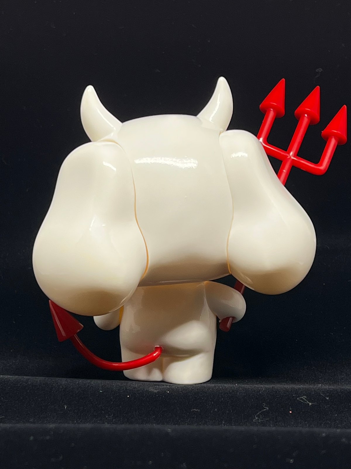 Osaka Popstar Devil Dog Original Limited Edition in white | Earth Nest