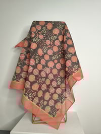 Image 1 of PAÑUELO 70 x 70 ALGODÓN GRANADAS NEGRO