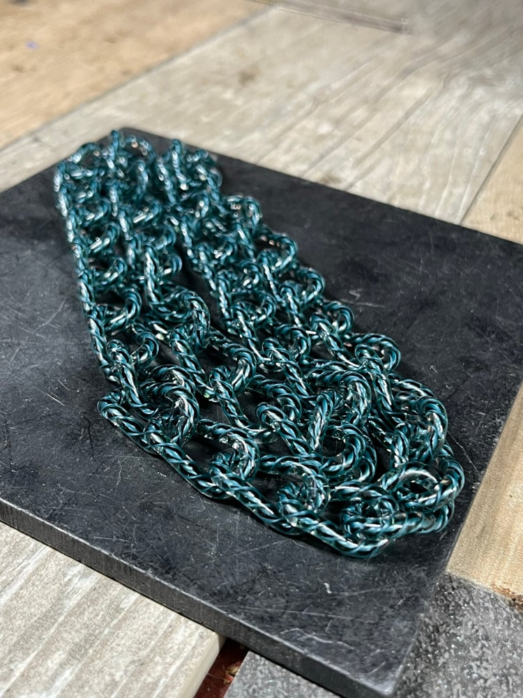 Blue/ black wavy chain 