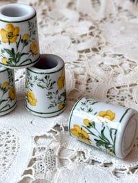 Image 8 of Bougeoirs en porcelaine fleuris