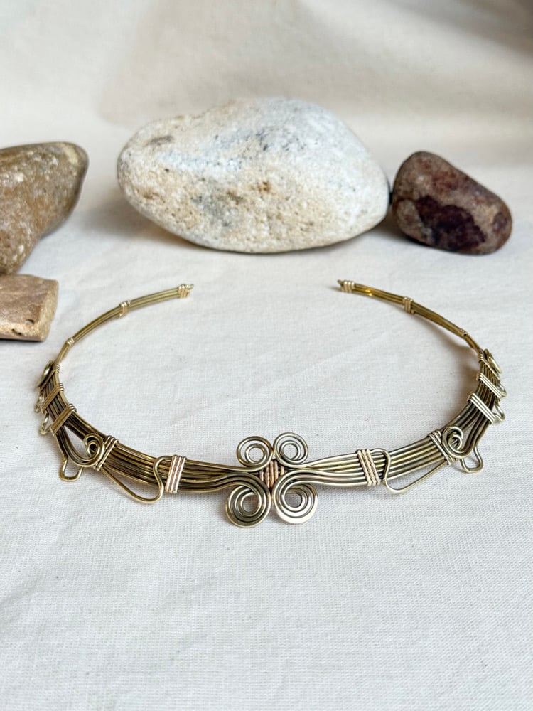 Image of Brass choker lines 