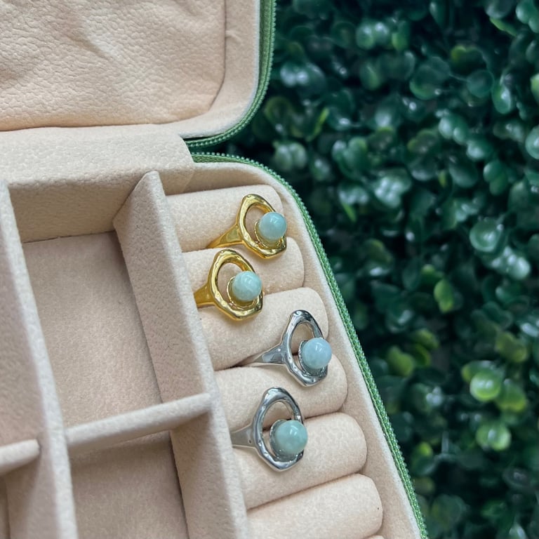 oval frame jaded ring Image 3