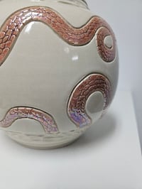Image 8 of Vase 10 - Iridescent snakes