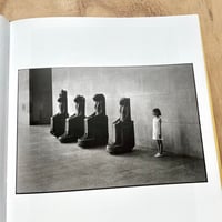 Image 7 of Elliot Erwitt - Museum Watching (Hardback)