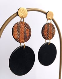 Image 2 of "Made of gold" - Collection de boucles d'oreilles en cuir upcyclé 