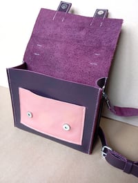 Image 5 of Sac cartable en cuir upcyclé "Josef" aubergine