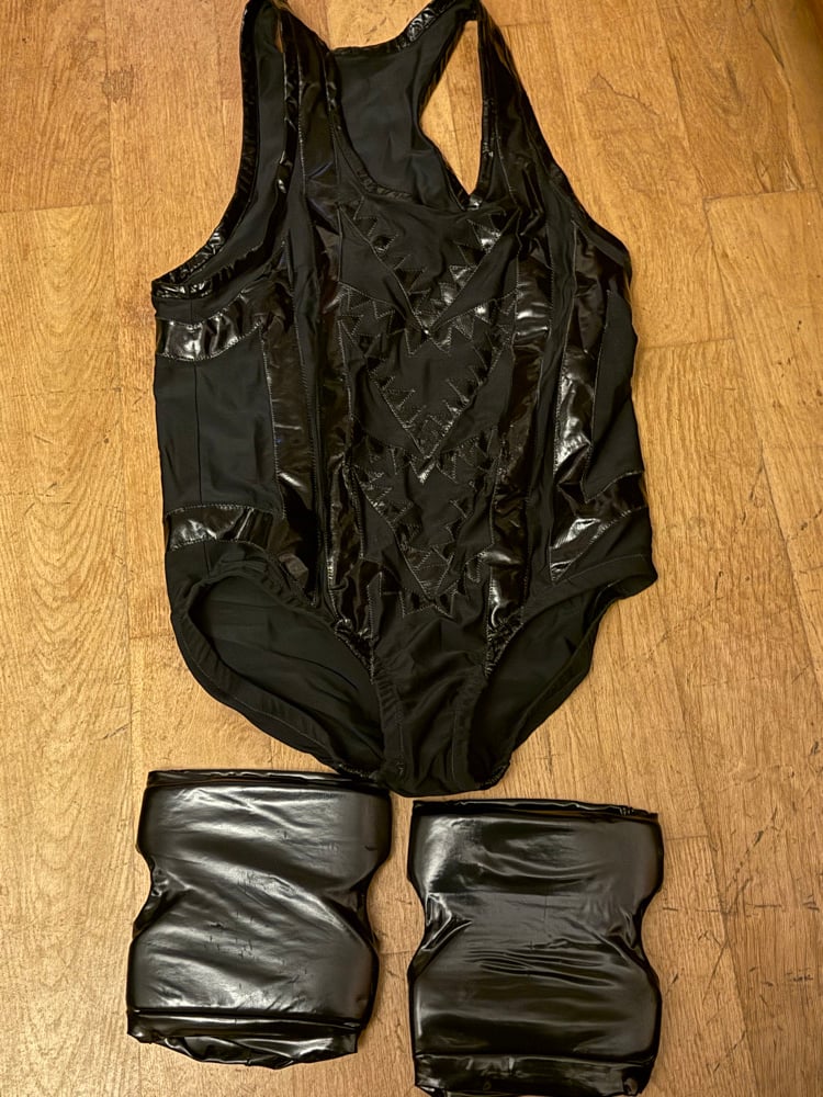 Will Kroos Singlet and Knee pads
