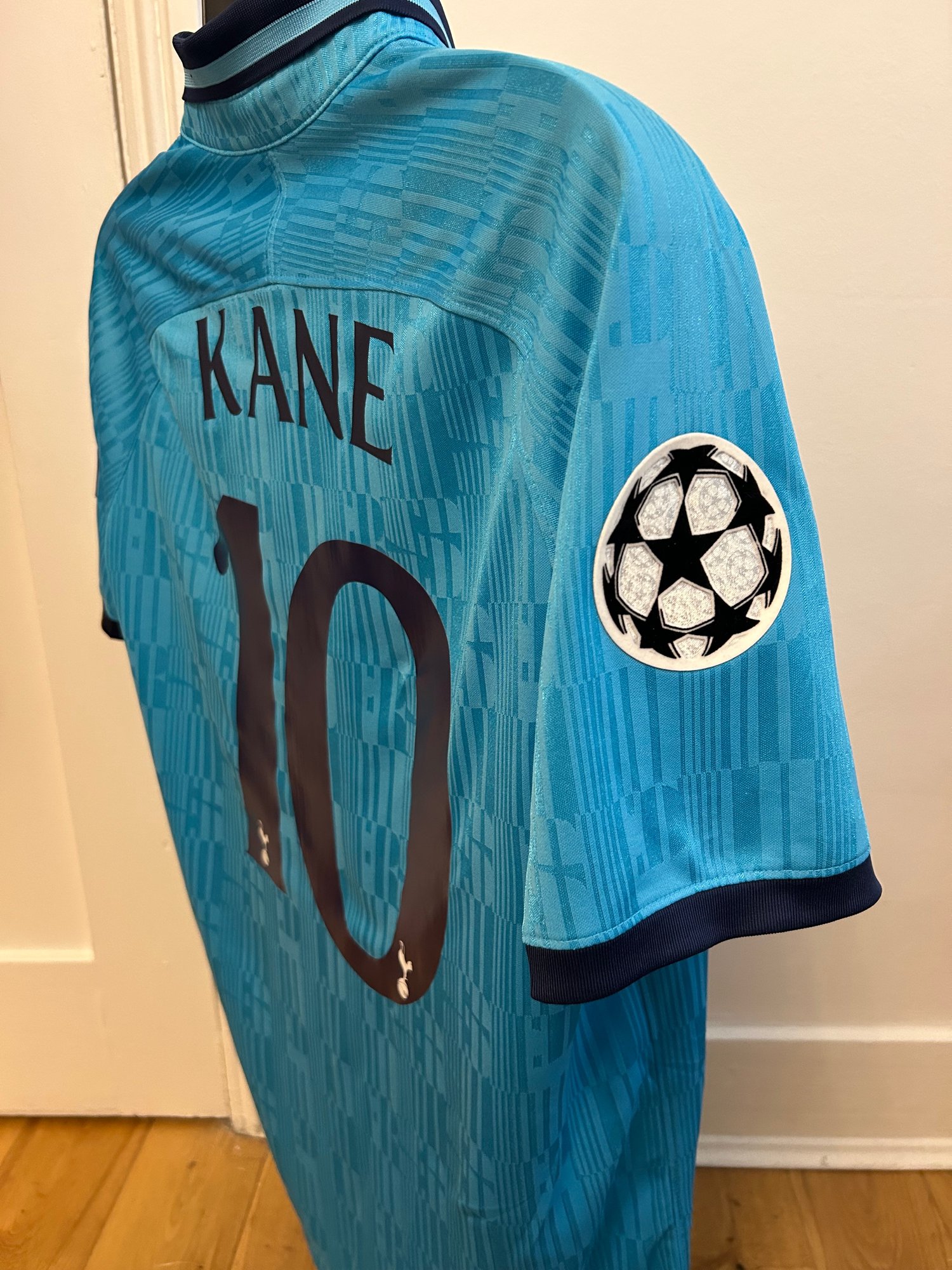Image of Tottenham Hotspur “KANE 10” 2019/20 Third Shirt + UCL patches (L)
