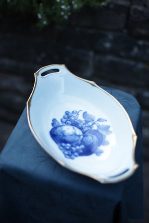 Image of Längliche Schüssel, mit Obstbemalung in blau