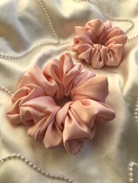 Image 8 of SCRUNCHIE STANDARD APRICOT/MORELA
