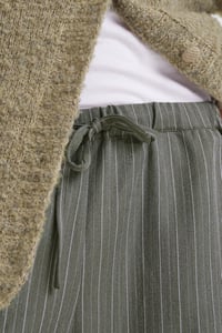 Image 2 of PANTALON RAYA DIPLOMÁTICA GRIS