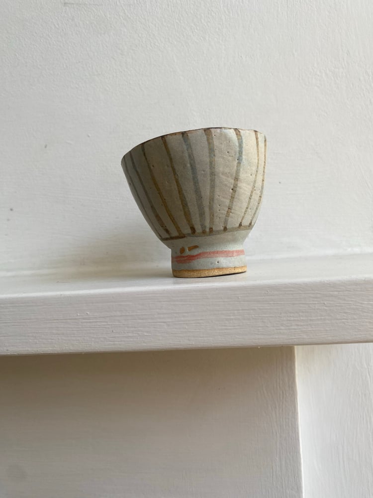 Deep footed Bowl (black lines) Image 5