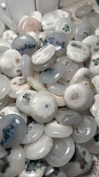 Image 1 of SOLAR QUARTZ MINI FLAT STONES