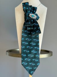 Image 2 of Eye in the Prize