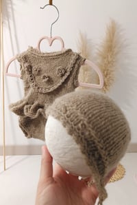 Image 3 of Knitted newborn set for photoshoots - Lula - neutral brown