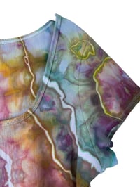 Image 5 of ♻️ UPCYCLED 2X PLUS Rib Fitted Tee in Dragonfruit Geode Ice Dye