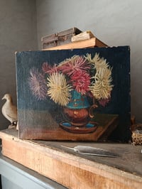 Image 1 of Peinture bouquet de chrysanthèmes sur fond sombre 