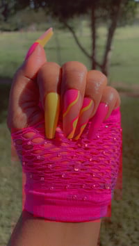 Image 3 of Nails - Long (Pink/Yellow)