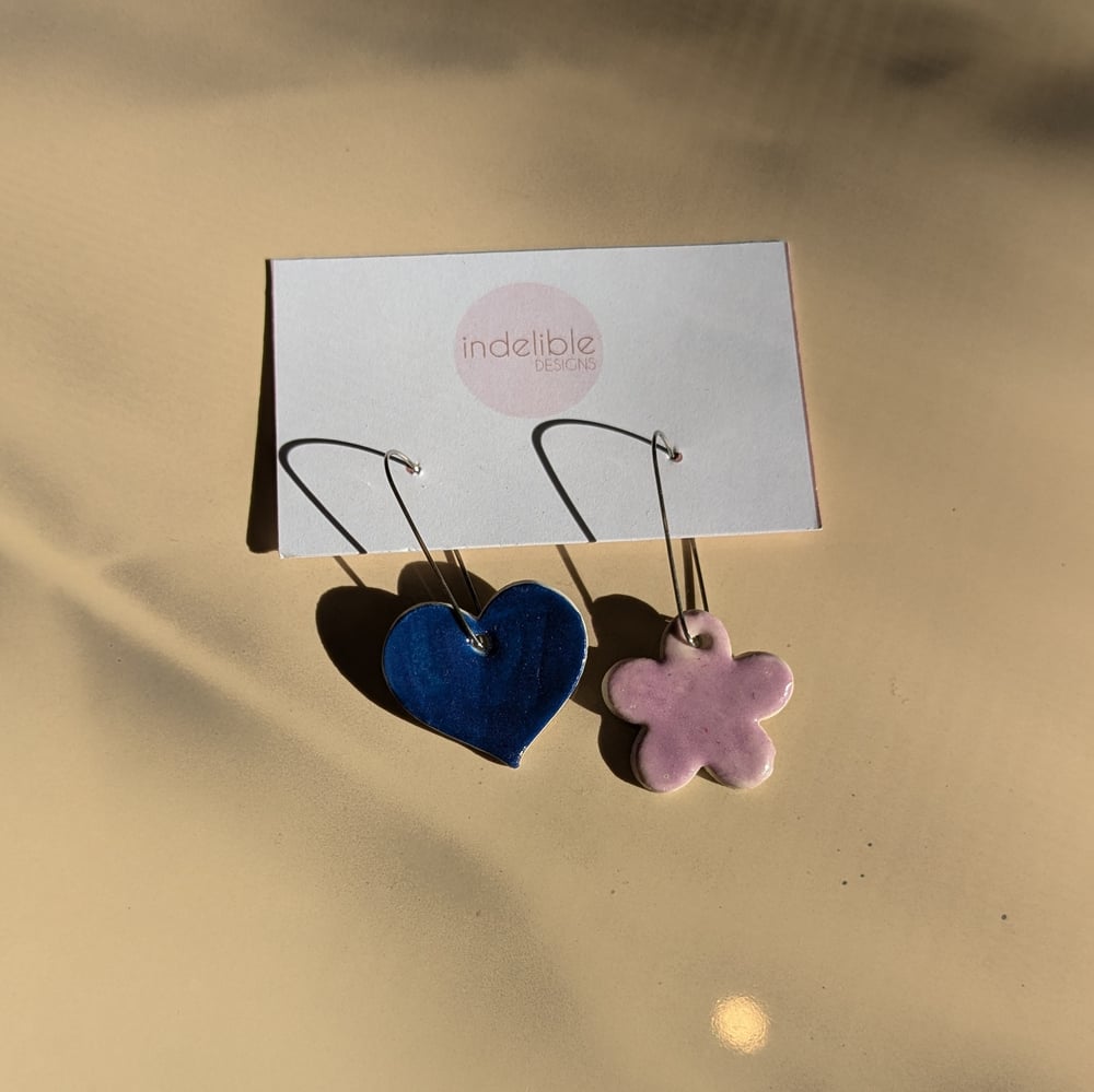 Image of blue heart and lilac daisy asymmetrical earrings