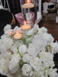 Image 1 of 6o Cm White Flower Ring with cylinder glass vase 24IN, 18 IN and 14IN $50 FOR the set 