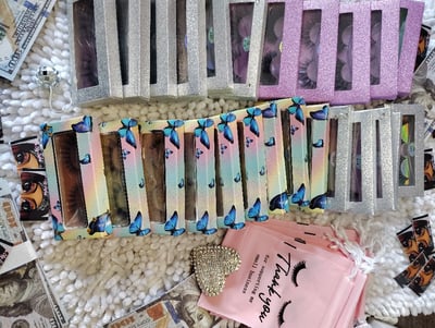 Image of 30 SETS OF LASHES WITH 20 THANK YOU BAGS.