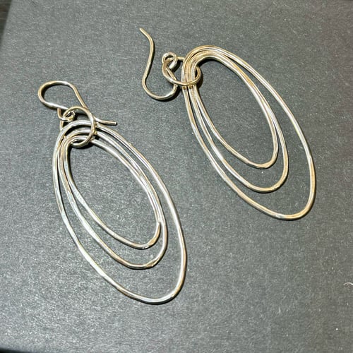 Image of Oval Looped