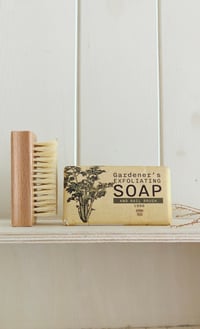 Image 2 of Savon du jardinier & sa brosse