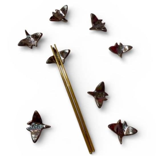 Image of Metallic Manta chopstick rests