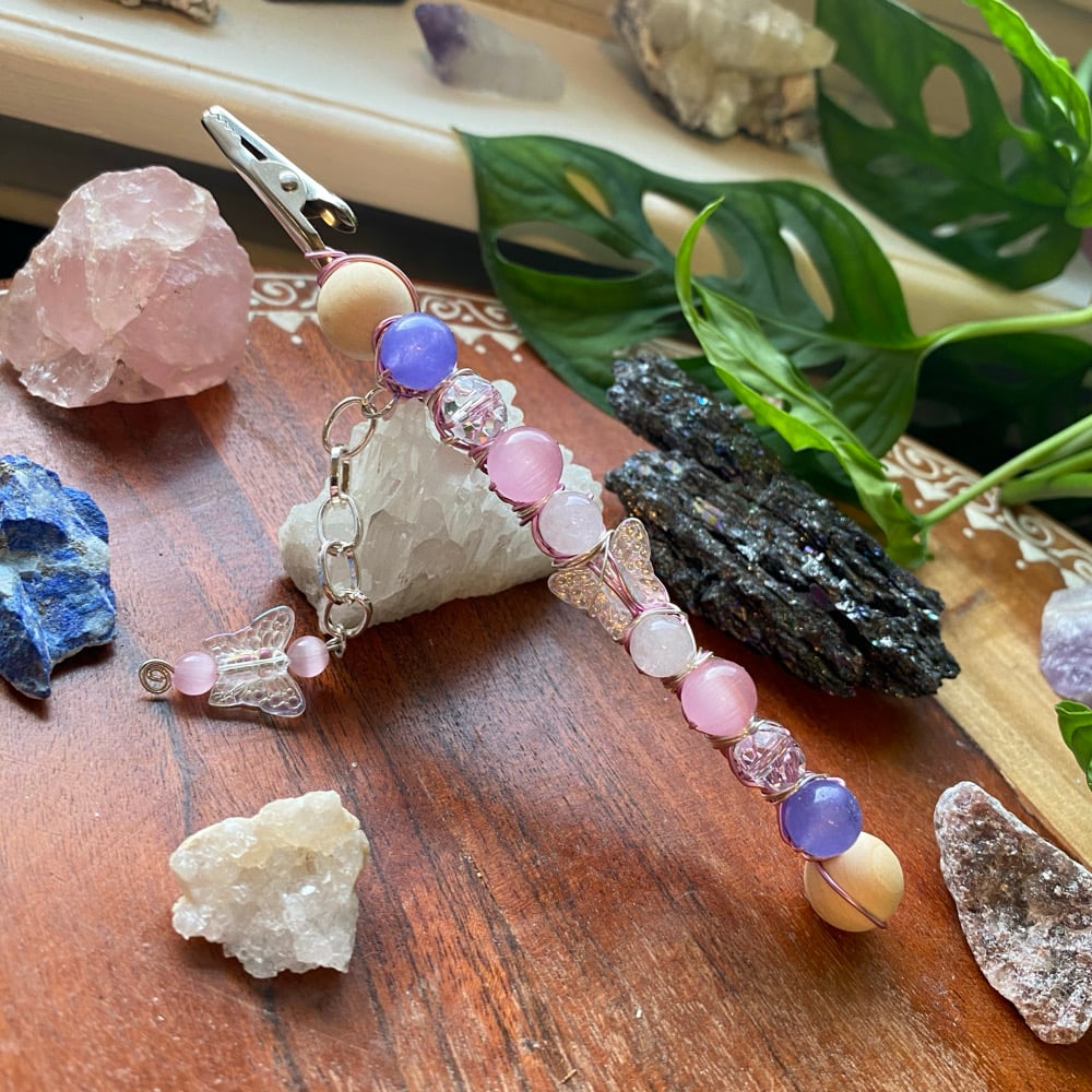 Image of sparkle wing roach clip 