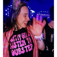 pretty girls listen dubstep croptops