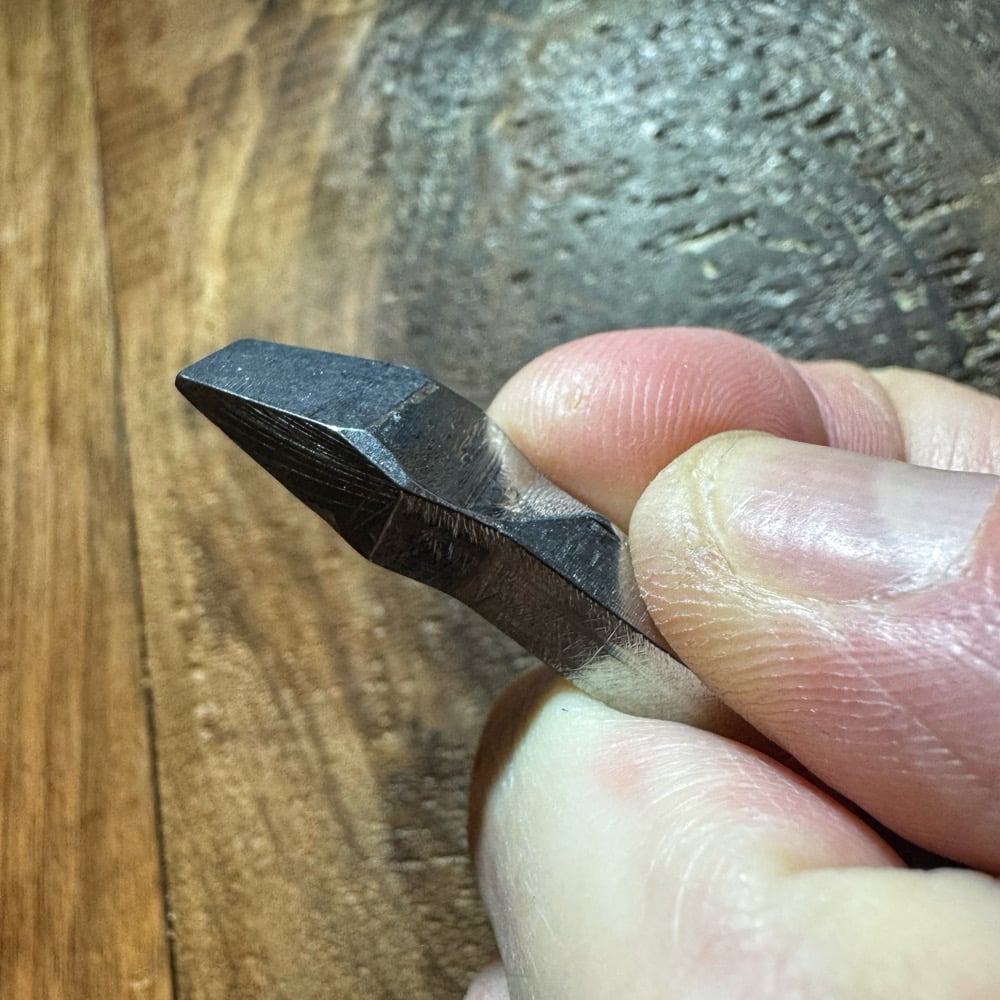 The Handl V1 prybar