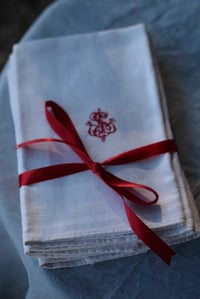 Image 1 of 4 grosse Handtücher mit Reiter/Musketier und  mit rotem Monogramm