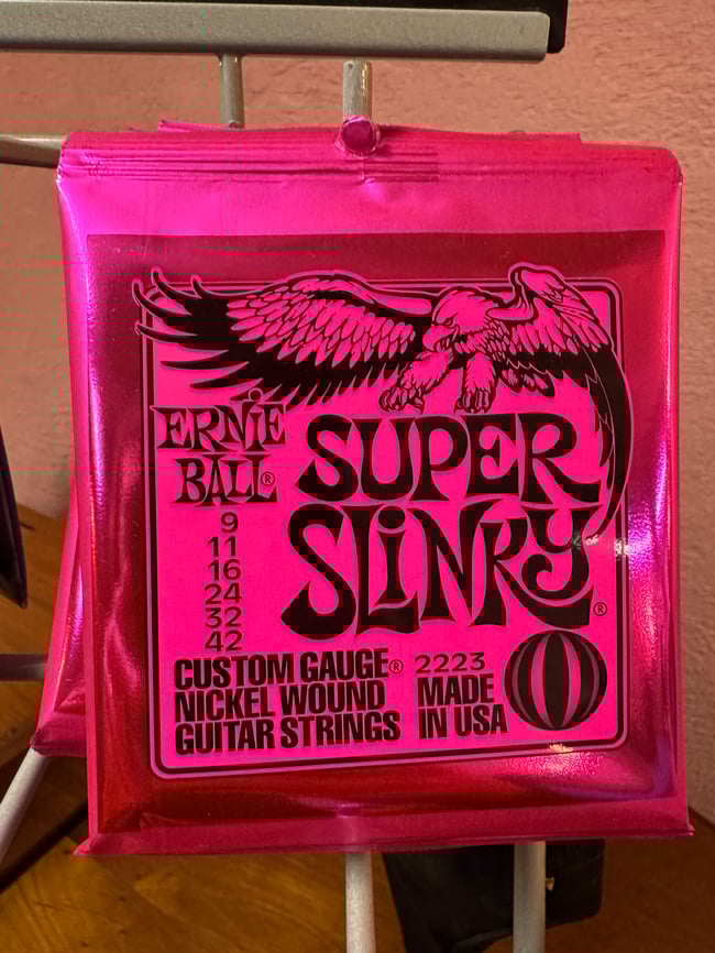 Ernie Ball Super Slinky Electric Guitar Strings (Gauge .009-.042)