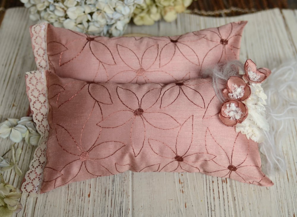 Image of Silk embroidered pillow set