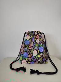Image 2 of Bolso CAPACHA HORTENSIAS negro