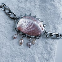 Image 2 of Pink Médusa – Collier soudé à l’étain en coquillage et perles