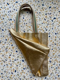 Image 2 of Sam Shopper