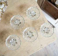 Image 3 of Bougeoir en verre ciselé