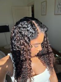 Image 5 of GLUELESS 20 inch READY TO WEAR 360 Swiss lace wig with HIGHLIGHTS and LAGOS hairline 
