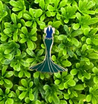 Mistress 9 Dress Stand Pin
