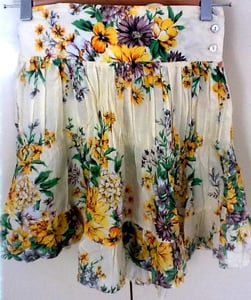 Image of Fred Bare Floral Print Skirt. Size 12.