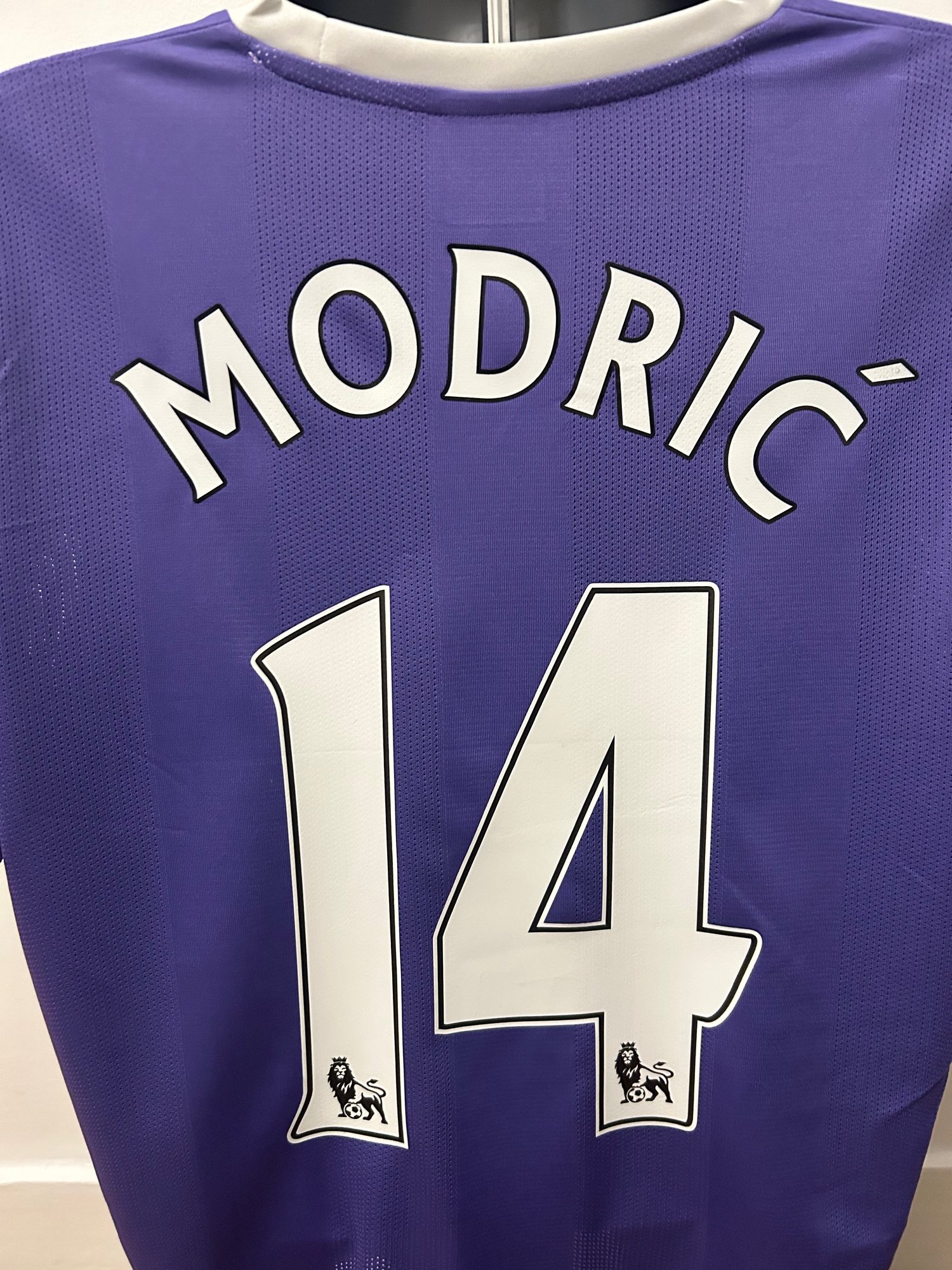 Image of Tottenham Hotspur “MODRIC 14” 2011/12 Away Shirt + PL patches (L)