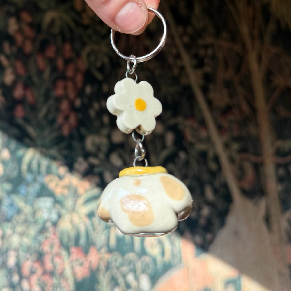 image of daisy dog keychain