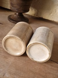 Image 5 of Le lot de 2 pots en grès 