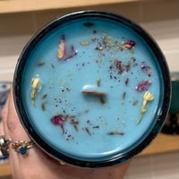 Image 2 of cedarwood apple scented candle