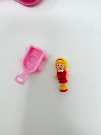 Image 9 of Ensemble bracelet et Polly Pocket Carré fushia parc d'attraction 2