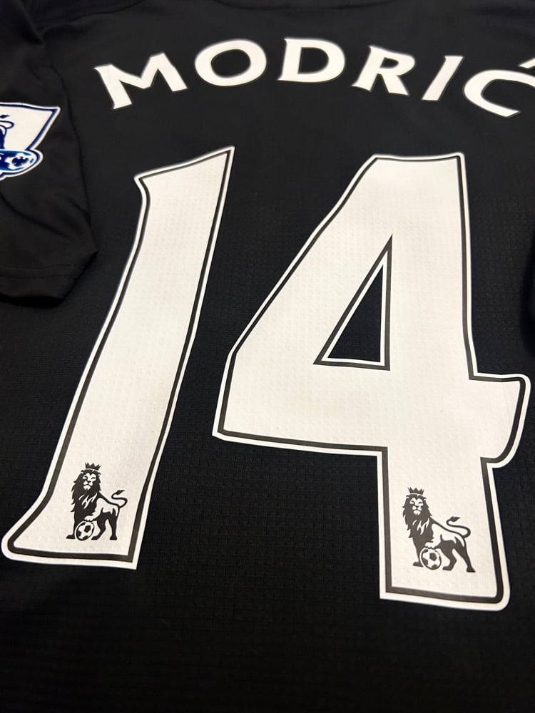 Image of Tottenham Hotspur “MODRIĆ 14” 2011/12 Third Shirt + PL patches (XXL)