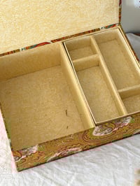 Image 6 of Boîte ancienne en tissu cachemire