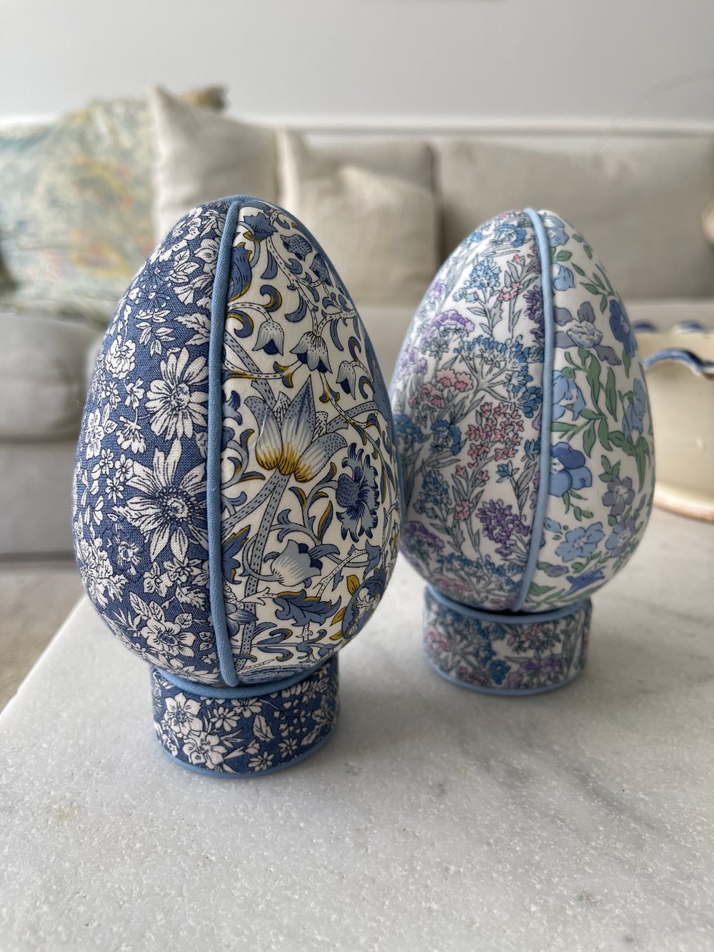 Image of Stort Påskeæg på fod - Blå